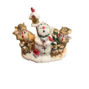 “Singin' Snow Tunes" figurine from the Charming Tails collection by Fitz & Floyd